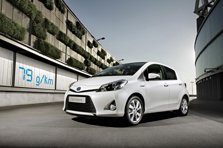  Toyota Yaris Hybrid 2012 года  (фото 23 из 35)